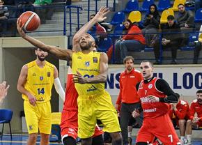 Finalul turului în Liga Națională: Nikola Jevtovic, prestație excelentă sub Tâmpa! Cum arată clasamentul campionatului de baschet masculin