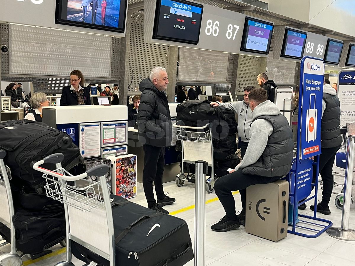 Unii cu leul, alții cu tigrul » Detalii inedite la plecarea FCSB în Antalya: două fețe noi în lot și 5 absenți + Ce versuri și-a scris Adi Șut pe valiză