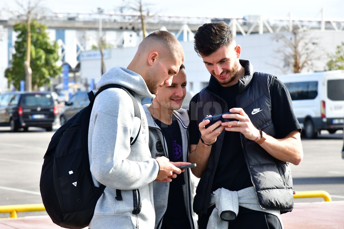 „Ia uite ce scrie aici!” » 6 detalii de la sosirea FCSB în Antalya: autocar venit pentru Steaua București + Lui Chiricheș nu i-au căzut „gradele”