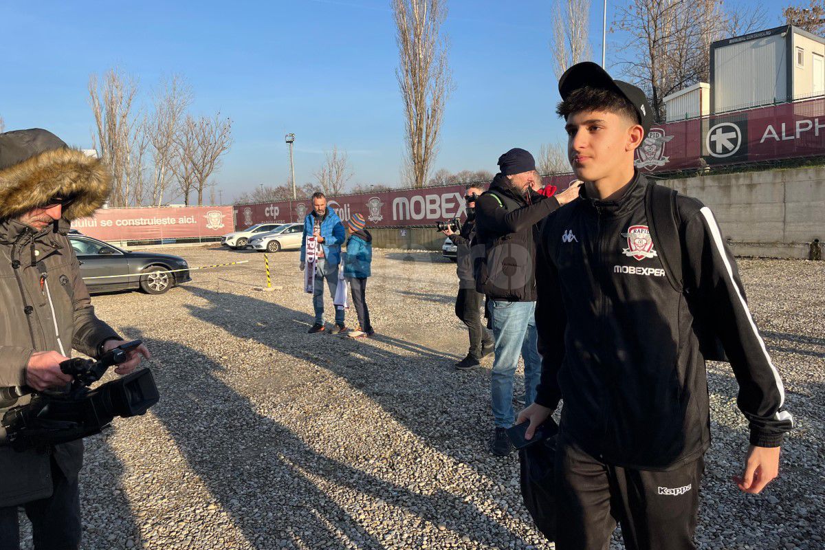 Voie bună înainte de Dubai » Rapidiștii s-au reunit la „Constructorul”: Șumudică îl ia în cantonament și pe fiul lui Claudiu Niculescu