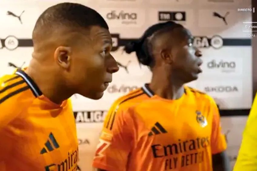 Kylian Mbappe și Vinicius, pe tunel înainte de repriza secundă din Valencia - Real Madrid // foto: Movistar via MARCA