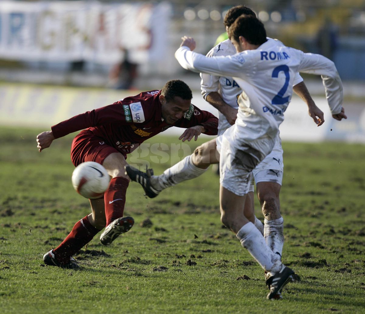 GLORIA BISTRITA - CFR CLUJ 2-2_24.11.2007