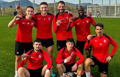 Noutate în cantonamentul lui CFR Cluj » Situația fotbalistului chemat de Dan Petrescu în Spania: „Așa am convenit”