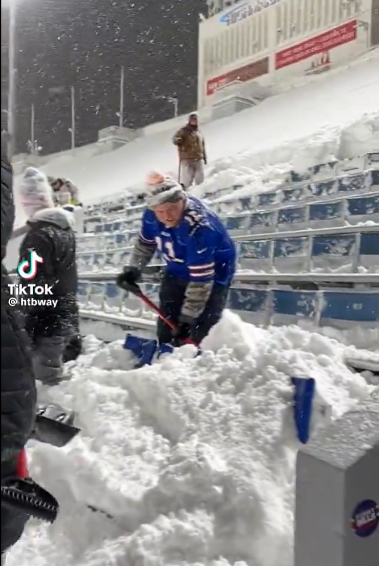 Probleme cu zăpada pe vechiul stadion al lui Buffalo Bills