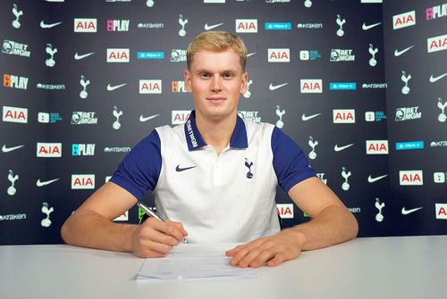 Antonin Kinsky, prezentat de Tottenham // sursă foto: tottenhamhotspur.com