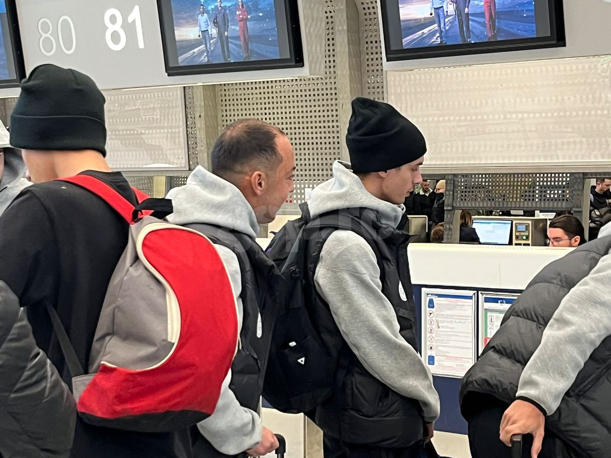 Unii cu leul, alții cu tigrul » Detalii inedite la plecarea FCSB în Antalya: două fețe noi în lot și 5 absenți + Ce versuri și-a scris Adi Șut pe valiză