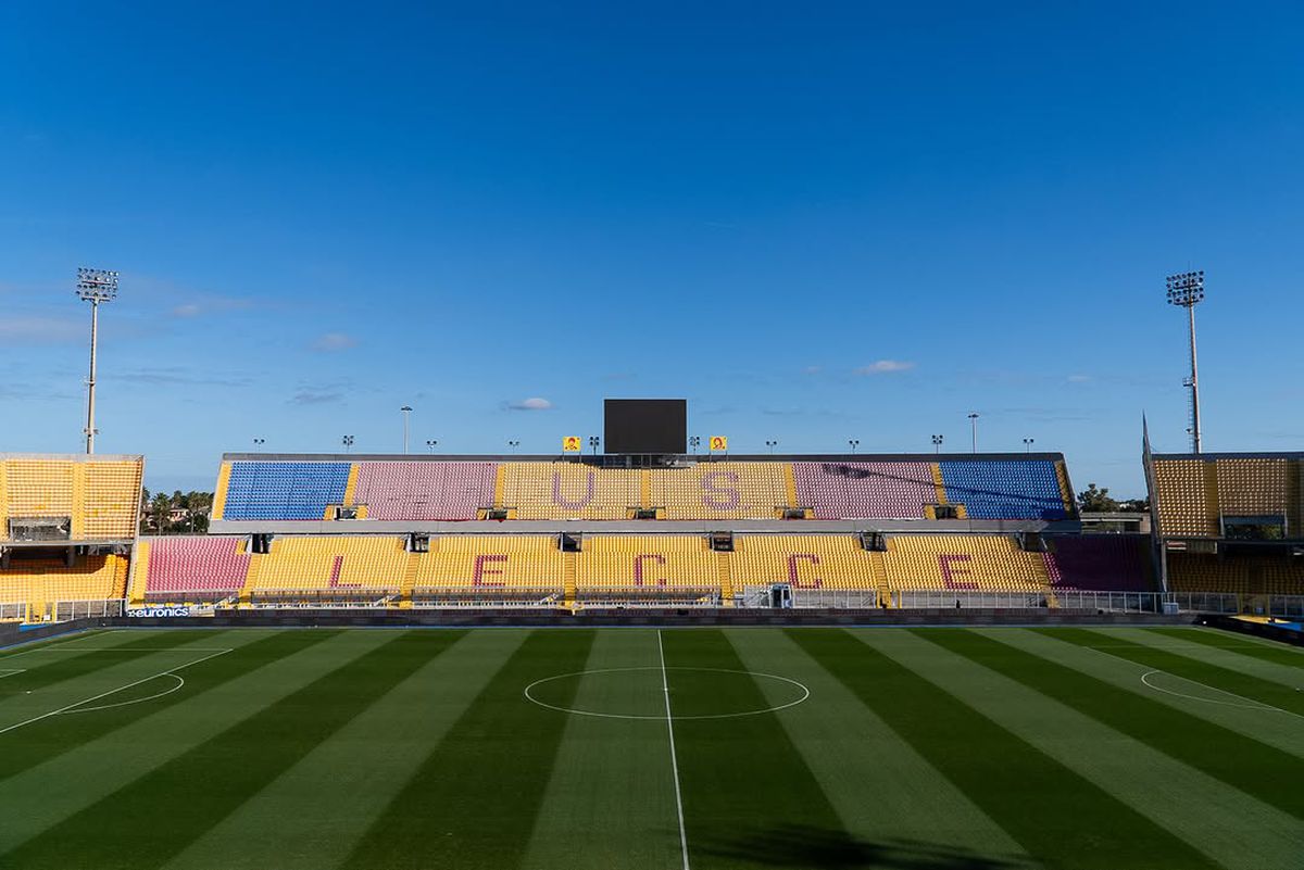 Dan Șucu, prezent pe stadionul Via del Mare, înainte de Lecce - Genoa. Foto: Instagram