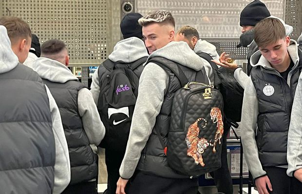 Unii cu leul, alții cu tigrul » Detalii inedite la plecarea FCSB în Antalya: două fețe noi în lot și 5 absenți + Ce versuri și-a scris Adi Șut pe valiză