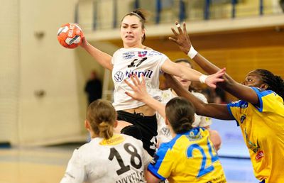 Corona Brașov - SCM Râmnicu Vâlcea » Victorie la UN GOL! Handbal extraordinar în Liga Florilor