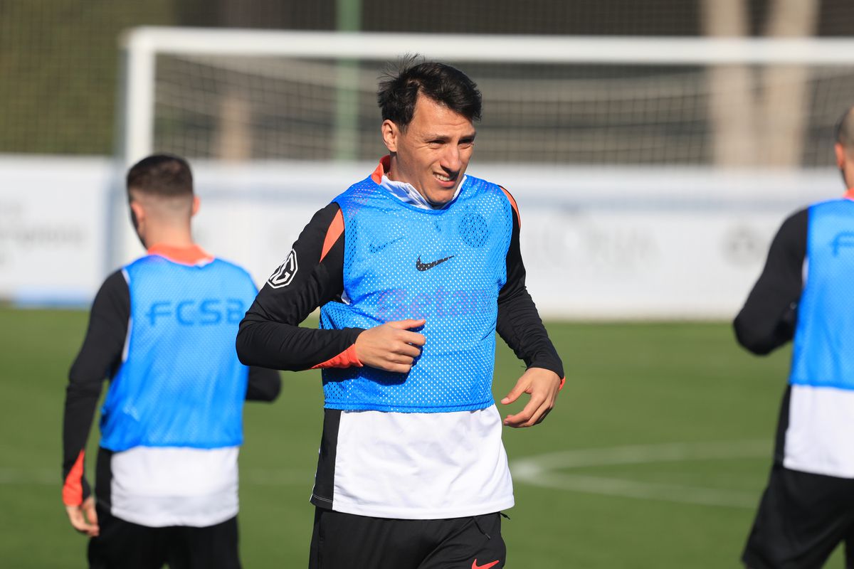 Chinuiți în Antalya » Fotbaliștii de la FCSB, „storși” de Neubert la antrenament! Imagini tari din Turcia