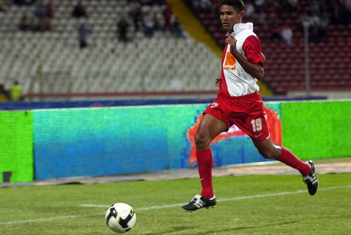 L-am găsit pe venezueleanul care a jucat la Dinamo! A driblat „subiectul Maduro”, apoi s-a dat la povești: „Mircea Rednic? Cu adevărat...” » Românul care i-a rămas la inimă