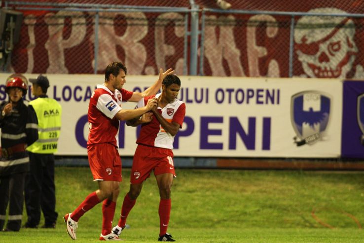 Gualberto Campos, lângă „Săgeată” Niculae / FOTO: Arhivă Gazeta Sporturilor