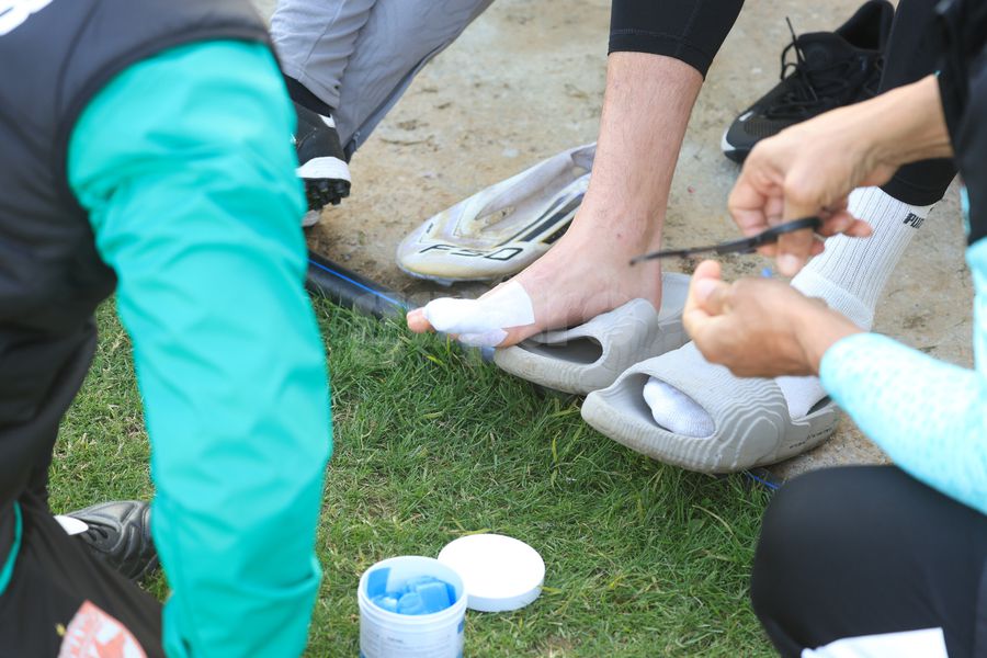 Voie bună la antrenamentul lui Dinamo » Cum se pregătesc „câinii” pentru lupta la titlu + Ce fotbalist a intrat cu probleme