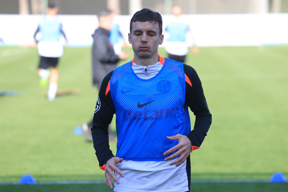 Chinuiți în Antalya » Fotbaliștii de la FCSB, „storși” de Neubert la antrenament! Imagini tari din Turcia