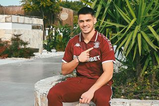 Rapid l-a prezentat pe Daniel Paraschiv: „Urmează primul antrenament”