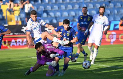 Anunțat de antrenor să-și caute echipă! Decizie de ultimă oră în cantonamentul echipei din Superligă