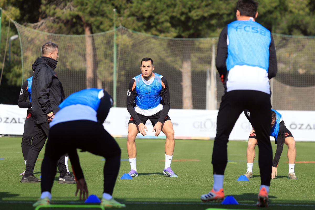 Chinuiți în Antalya » Fotbaliștii de la FCSB, „storși” de Neubert la antrenament! Imagini tari din Turcia
