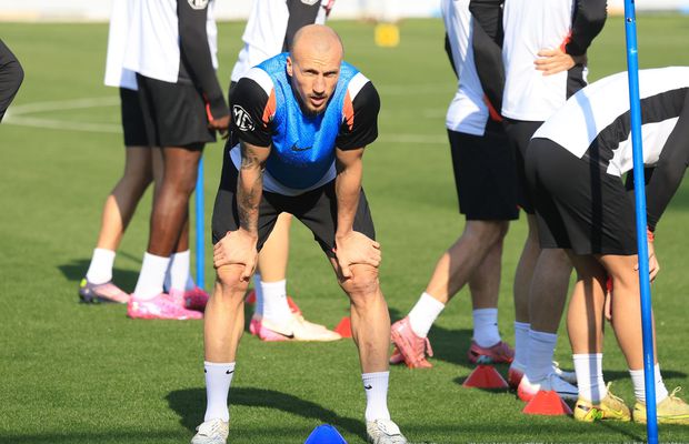 Chinuiți în Antalya » Fotbaliștii de la FCSB, „storși” de Neubert la antrenament! Imagini tari din Turcia