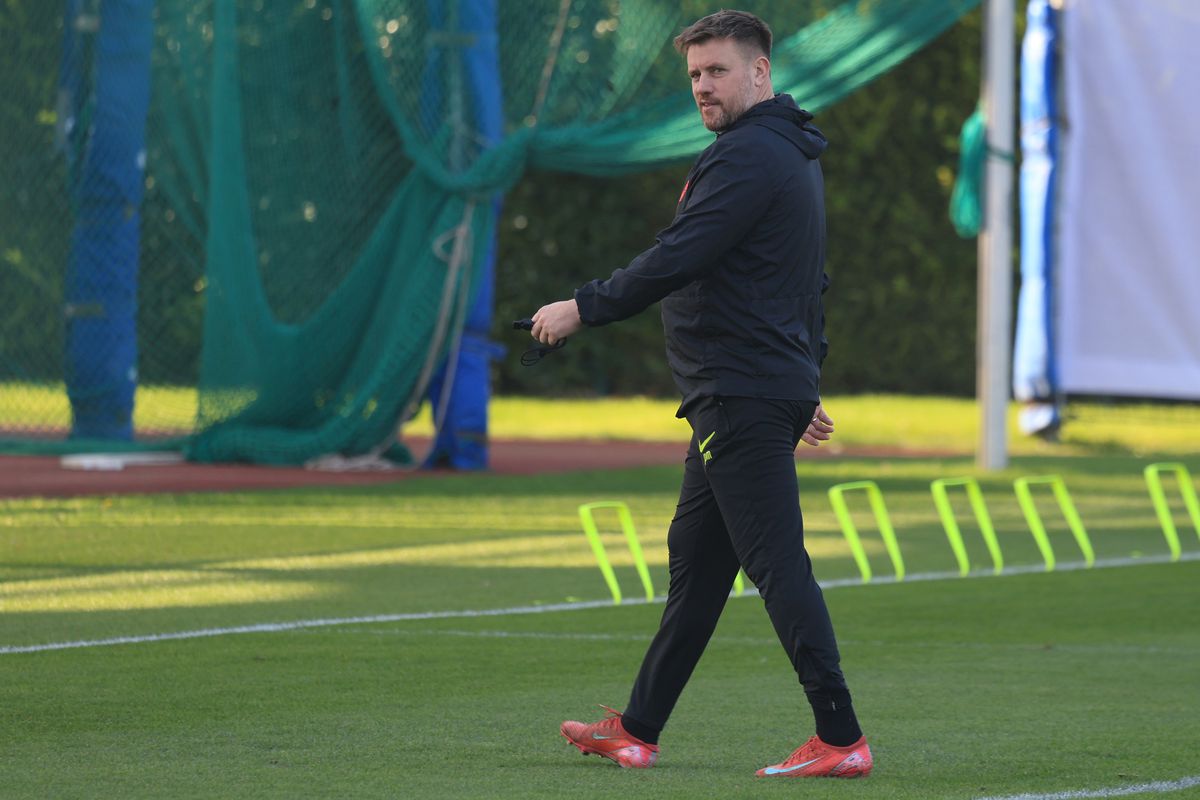 Chinuiți în Antalya » Fotbaliștii de la FCSB, „storși” de Neubert la antrenament! Imagini tari din Turcia