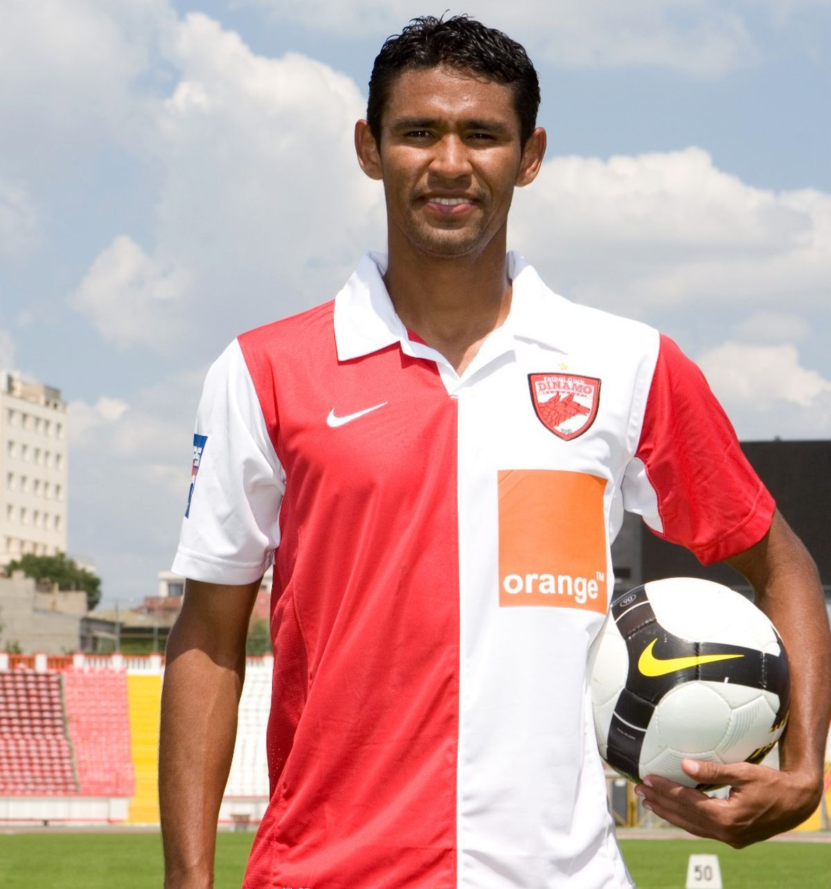 L-am găsit pe venezueleanul care a jucat la Dinamo! A driblat „subiectul Maduro”, apoi s-a dat la povești: „Mircea Rednic? Cu adevărat...” » Românul care i-a rămas la inimă