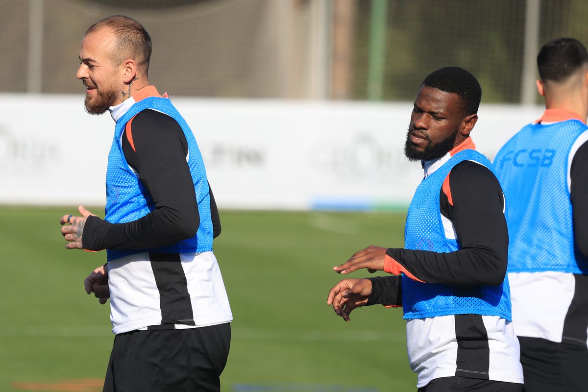 Chinuiți în Antalya » Fotbaliștii de la FCSB, „storși” de Neubert la antrenament! Imagini tari din Turcia