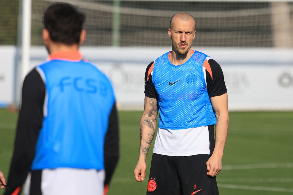 Chinuiți în Antalya » Fotbaliștii de la FCSB, „storși” de Neubert la antrenament! Imagini tari din Turcia