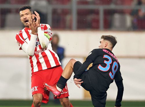 După Vlăsceanu, FCSB se mai desparte de un jucător » Pleacă împrumut în Liga 2