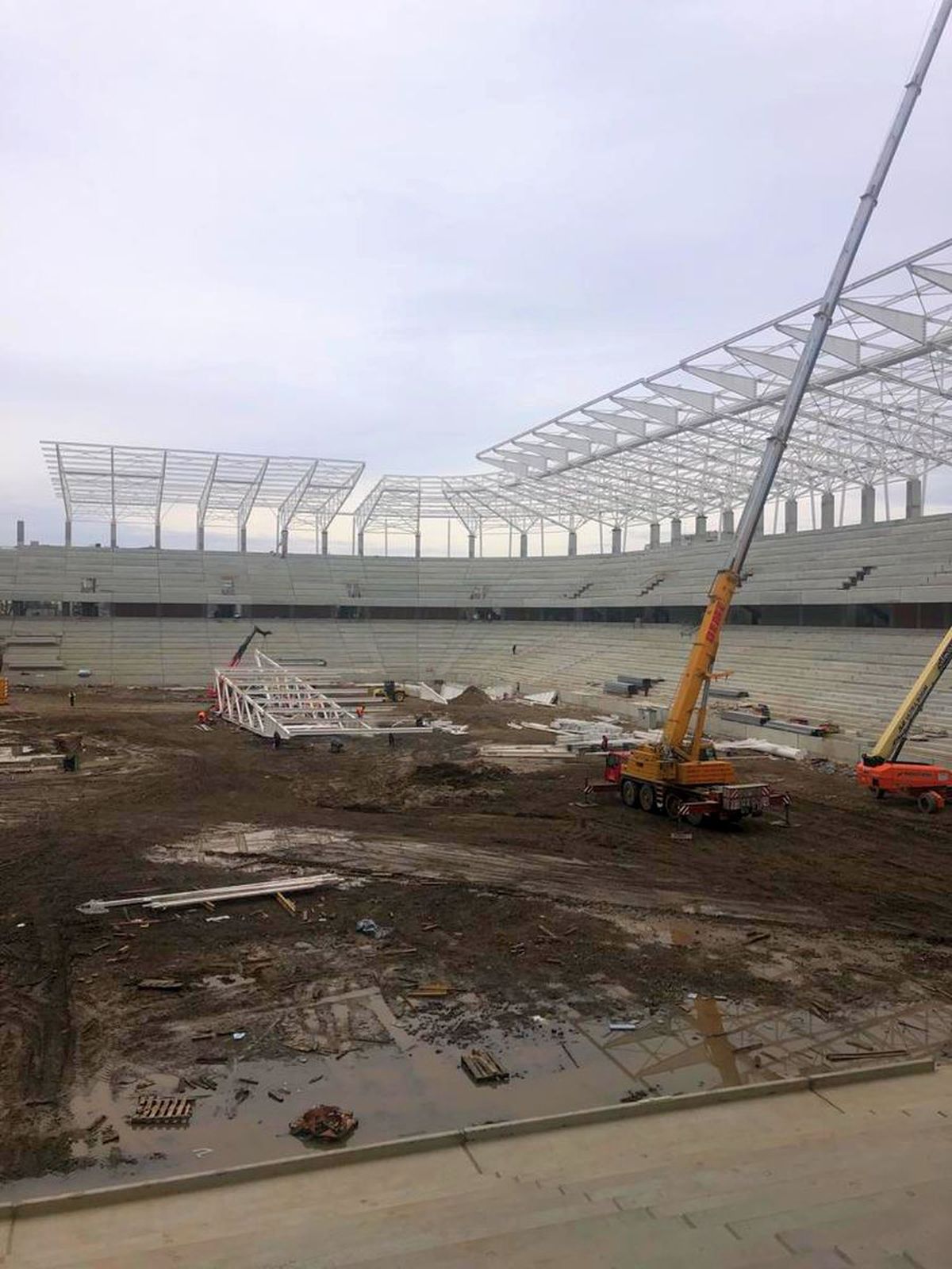 VIDEO + FOTO Cum ar fi arătat scaunele de pe noul Ghencea, dacă David Beckham s-ar fi ocupat de stadion :) » Imagini de azi