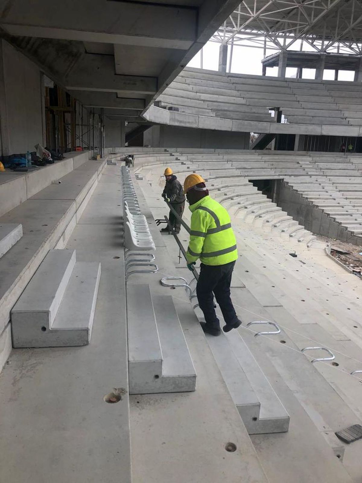 VIDEO + FOTO Cum ar fi arătat scaunele de pe noul Ghencea, dacă David Beckham s-ar fi ocupat de stadion :) » Imagini de azi