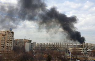 FOTO Panică în Giulești! Fum gros deasupra arenei Rapidului » Prima reacție a pompierilor: „A fost un incendiu în incinta stadionului”