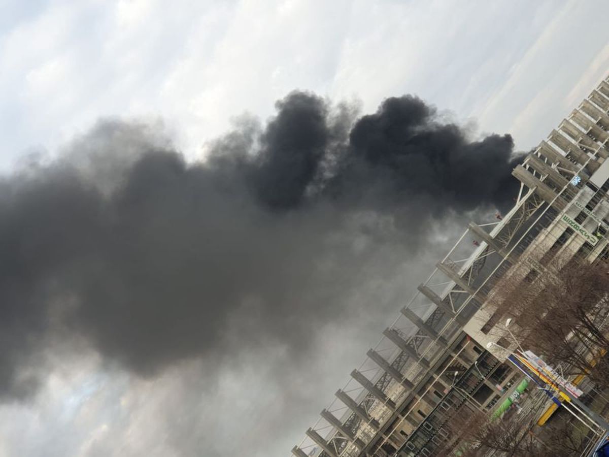 FOTO Panică în Giulești! Fum gros deasupra arenei Rapidului » Prima reacție a pompierilor: „A fost un incendiu în incinta stadionului”