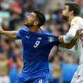 Graziano Pelle, într-un duel cu Gerard Pique în Italia - Spania // foto: Guliver/gettyimages