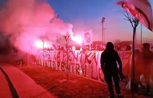 FOTO+VIDEO Spectacol la „Ion Oblemenco” înainte de Craiova - Dinamo! Oltenii, mesaje de susținere pentru jucători și scandări obscene la adresa rivalilor