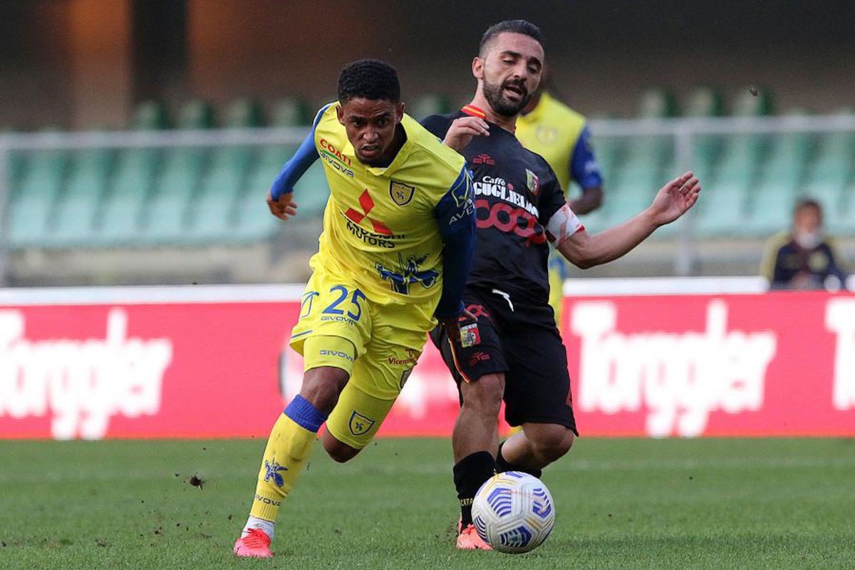 Întăriri pentru meciul cu FCSB! Dinamo aduce mijlocaș din Italia