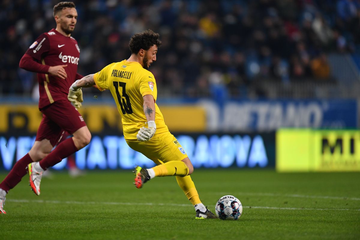 CSU Craiova - CFR Cluj, deblocat de o gafă de amatori » Cum a ajuns mingea la Petrila