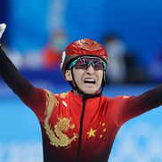 Wu Dajing (China), sărbătorind victoria în proba de mixt patinaj viteză
