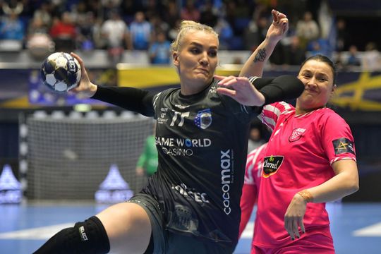 CSM București a remizat cu Brest, scor 30-30, în penultima rundă a grupei A din Liga Campionilor la handbal. Crina Pintea (33 de ani) a avut un conflict cu Itana Grbic (26 de ani), „centrul” franțuzoaicelor.