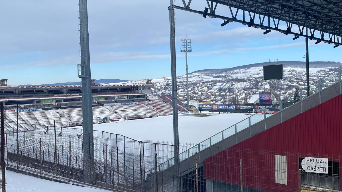 „Ice Age” în Gruia » Cum arată suprafața de joc cu mai puțin de 12 ore înainte de CFR Cluj - FCSB