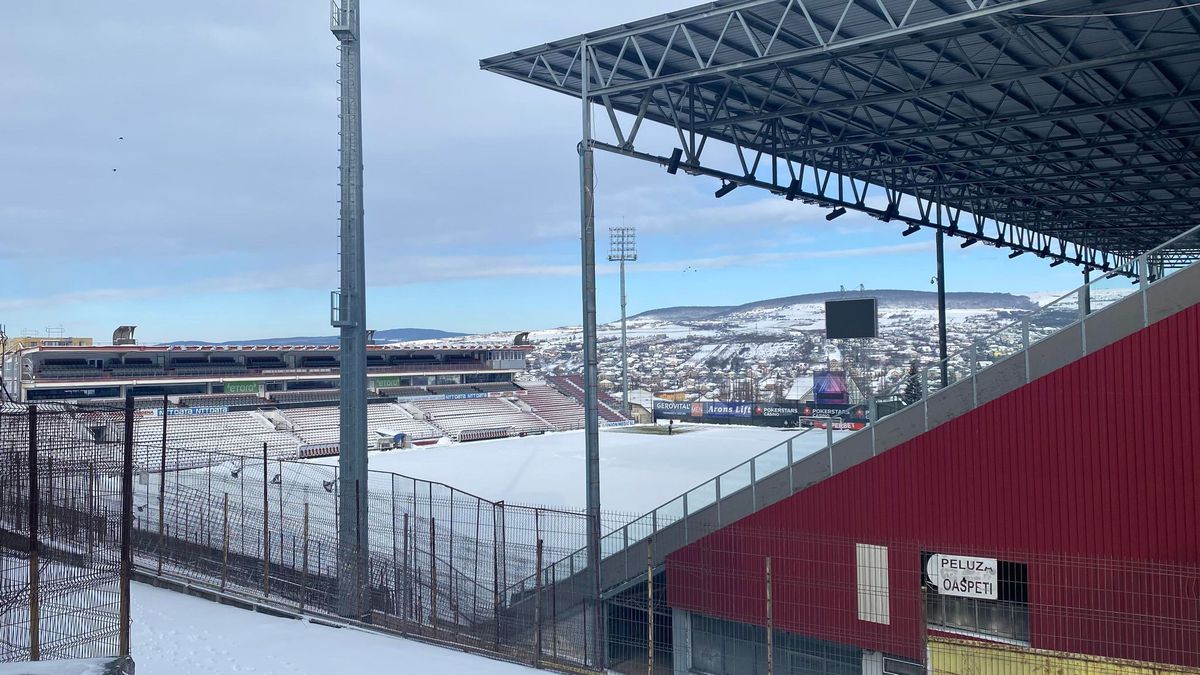 „Ice Age” în Gruia » Cum arată suprafața de joc cu mai puțin de 12 ore înainte de CFR Cluj - FCSB