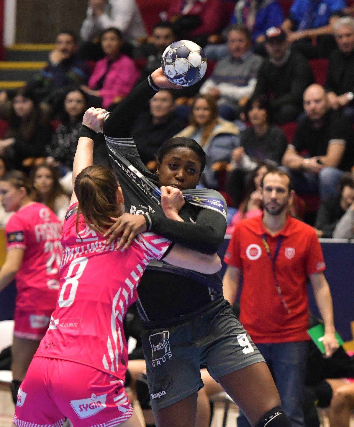 Final FABULOS în CSM București - Brest! Neagu, gol dintr-o poziție imposibilă în ultima secundă. Calcule pentru locul 1 în grupă