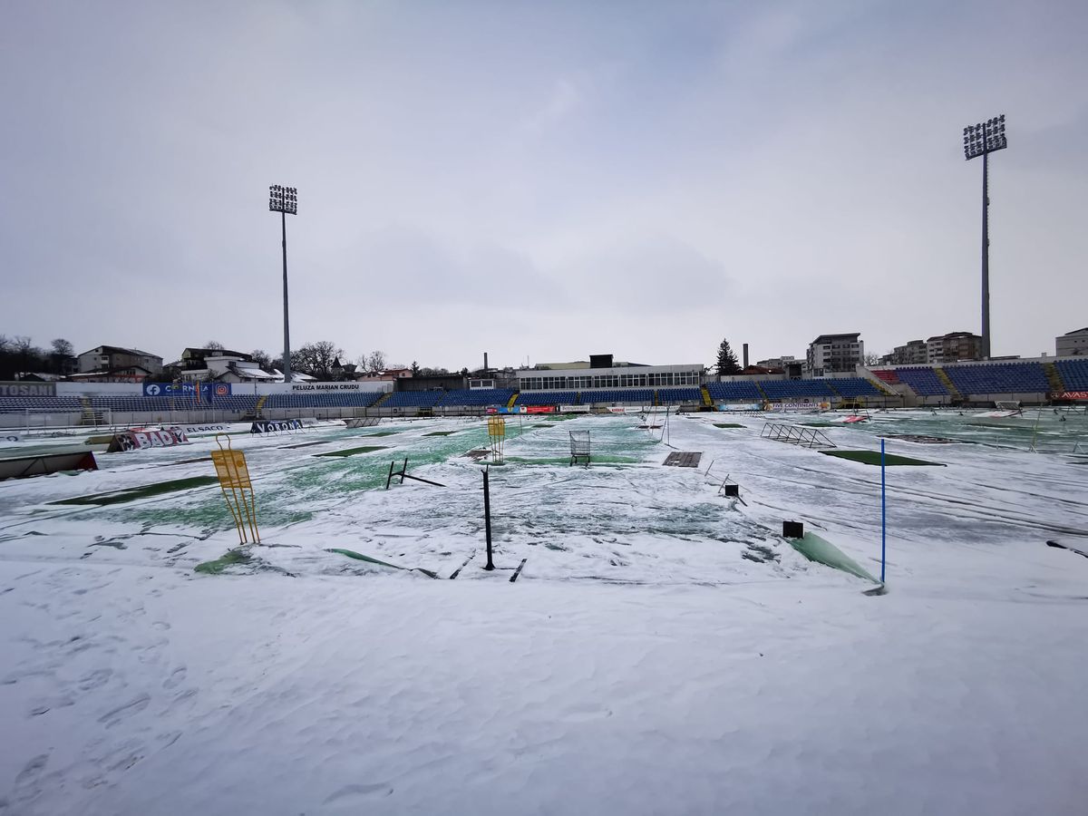 Viscol și ger la Botoșani » Starea gazonului cu 24h înaintea meciului cu Petrolul