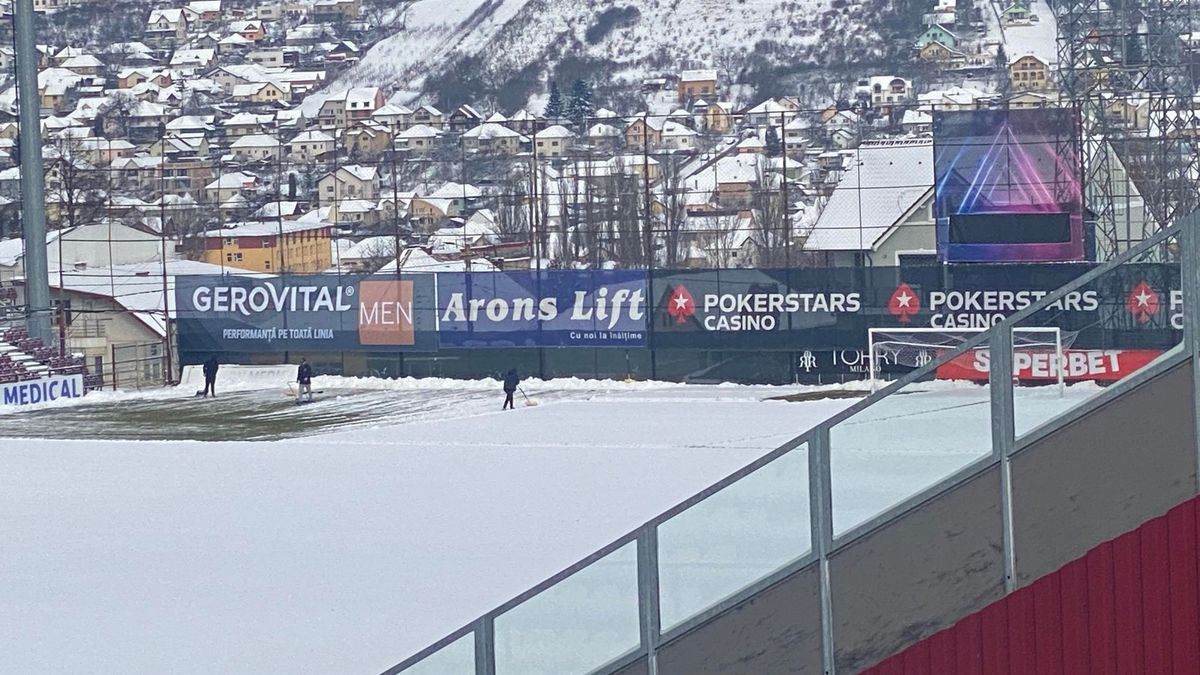 „Ice Age” în Gruia » Cum arată suprafața de joc cu mai puțin de 12 ore înainte de CFR Cluj - FCSB