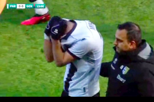 Valentin Mihăilă (23 de ani) s-a accidentat și a părăsit terenul în lacrimi, în minutul 14 al meciului Parma și Genoa, din runda cu numărul 23 de Serie B.