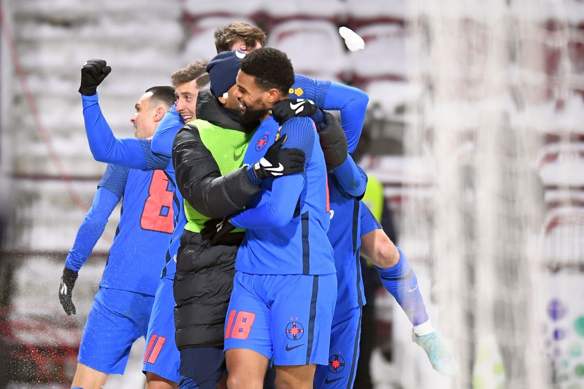 CFR Cluj - FCSB 0-1 » -13 grade, -6 puncte » FCSB și-a adjudecat pe final derby-ul polar cu CFR Cluj și reduce distanța față de lider