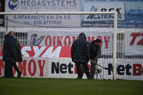 Meciul dintre Atromitos, cu Dorin Rotariu (25 de ani) titular, și AEK Atena, din runda cu numărul 21 a primei ligi din Grecia, a fost amânat din cauza dimensiunilor neconforme ale porților.