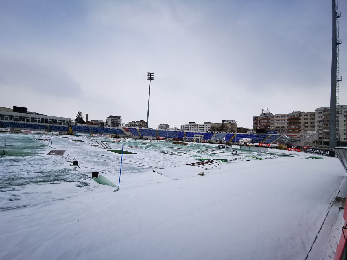 Viscol și ger la Botoșani » Starea gazonului cu 24h înaintea meciului cu Petrolul