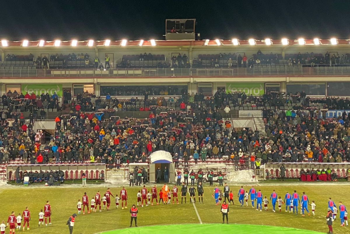 Au fost 12 minute de beznă totală înainte de CFR Cluj - FCSB » De ce ar fi „căzut” nocturna