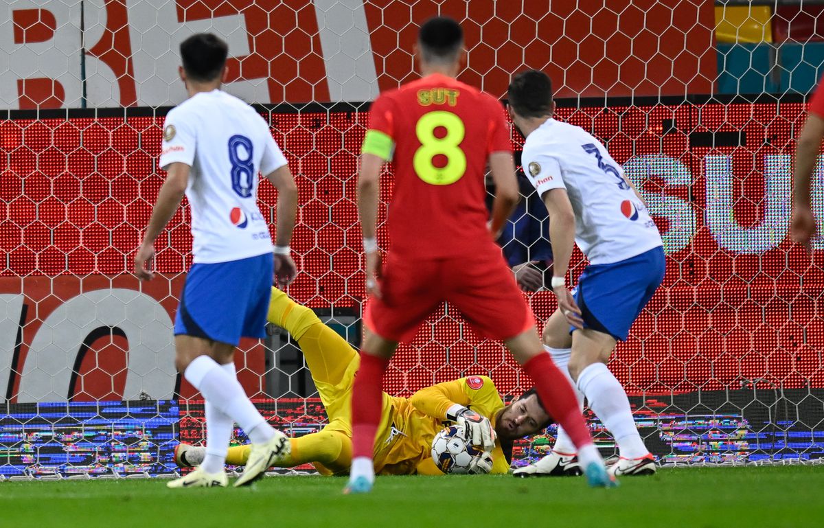 Stupoare! Vassaras s-a scos! Cine a fost găsit vinovat pentru liniile trase greșit în FCSB - Farul » Primă reacție dură: „E o mare vrăjeală” + eAD se dezice