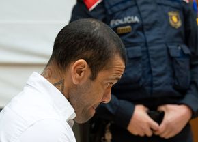 Cum arată Dani Alves după 13 luni de detenție! Azi a început procesul fostului star al Barcelonei acuzat de viol