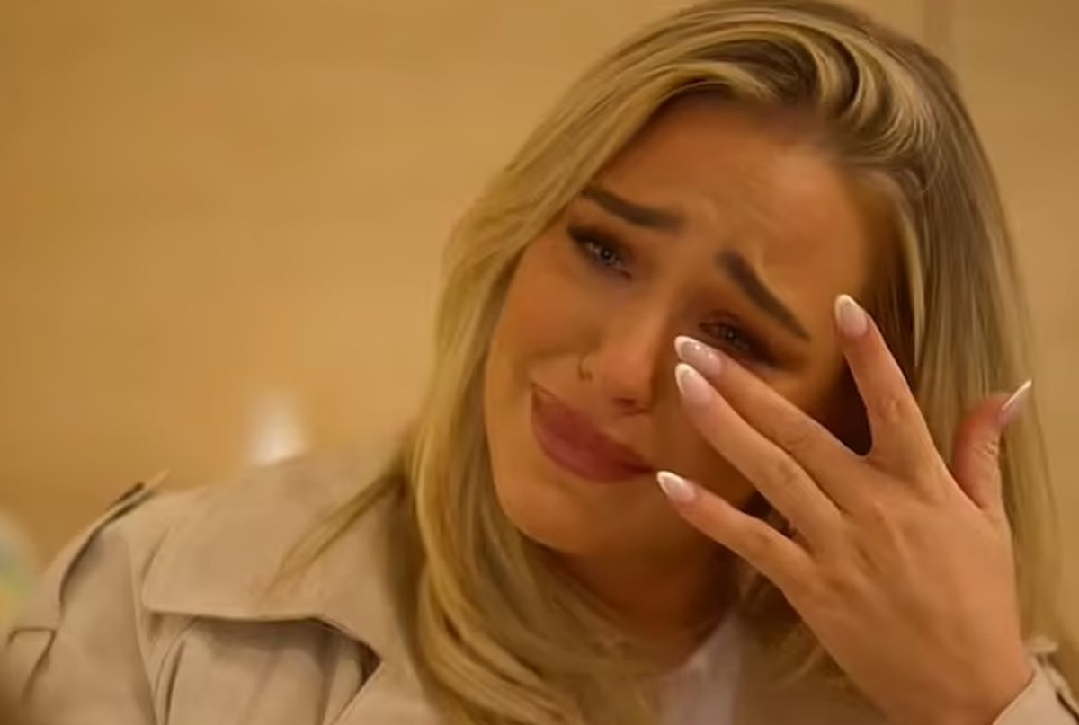 Și-a amintit ce i-a spus celebrul soț și a izbucnit în plâns: „Face parte din joc?”